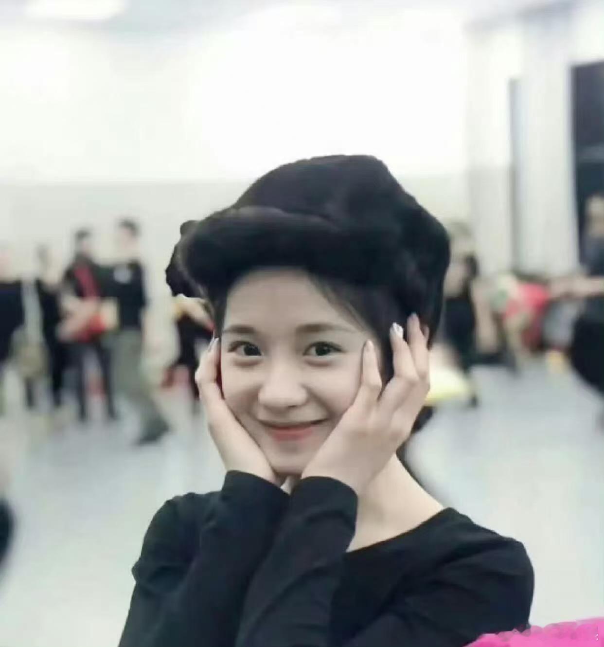 北舞附中时期的刘浩存北舞附中的刘浩存北舞附中的刘浩存，好好看，[晕][晕] ​​