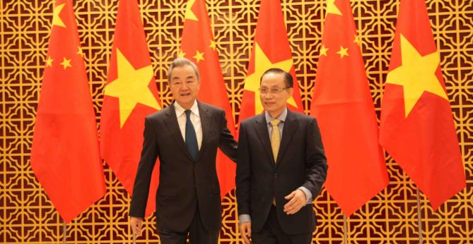 中国和越南谈妥了

当地时间3月15日，中国外交部长王毅在河内会见了越共中央政治