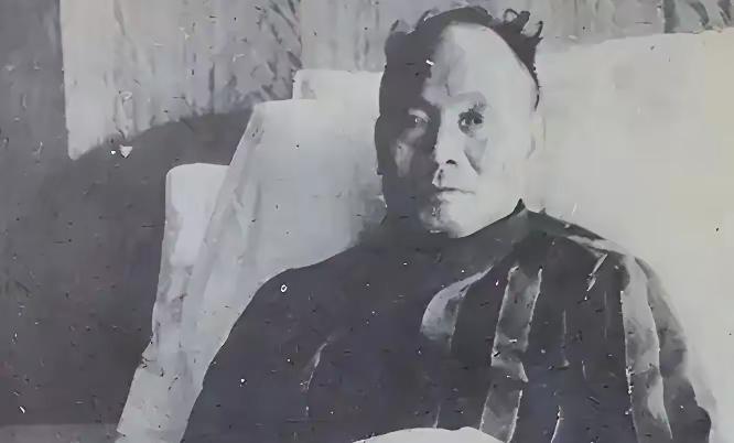 1953年，汤恩伯查出身上的病，想去日本开刀，却掏不起钱。

他找陈诚帮忙，陈诚