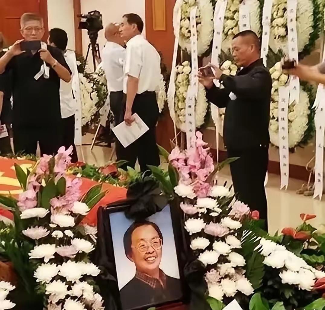 2019年6月29日，北京八宝山殡仪馆兰厅举行左太北同志遗体告别仪式，灵堂庄严肃