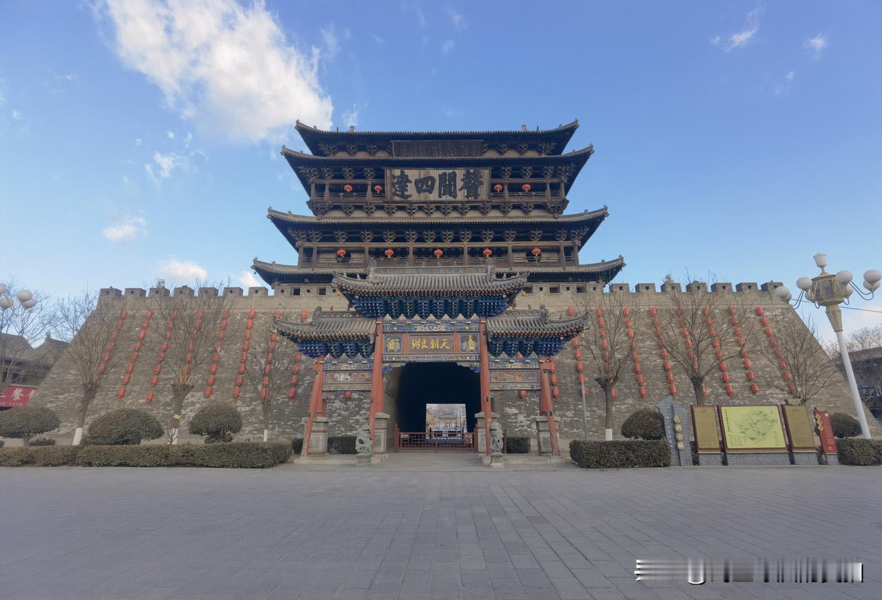 今天给大家分享几张山西代县边靖楼照片。边靖楼位于代县县城内中央，亦名谯楼，俗称鼓