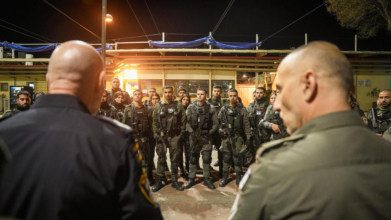 以色列议会周一晚间以62票赞成、48票反对的表决结果，通过一项法律，对在约旦河西