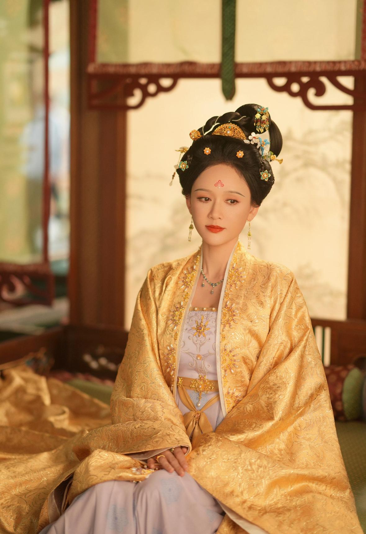 被《山河枕》陈乔恩的长公主给硬控了😂
✅服装华丽，气场堪胜主演
✅疯批外核，与