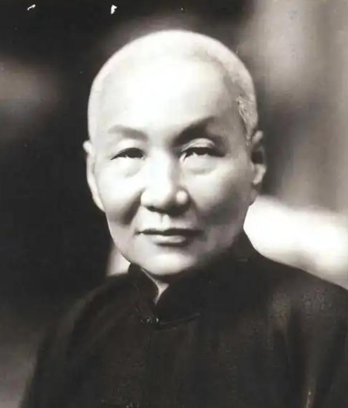 1937年11月，上海沦陷后，日本人找张啸林谈合作条件，张说：“合作可以，不过，