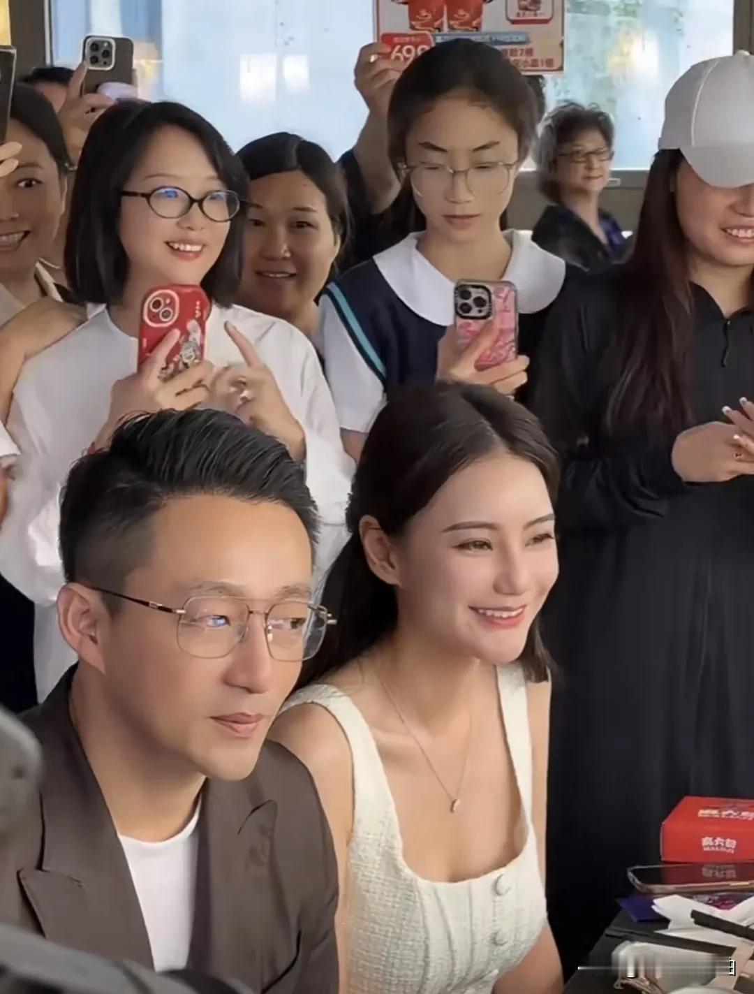 汪小菲就喜欢长得漂亮，还粘人的女人，即可以陪他游山玩水，也可以陪他风花雪月，而马