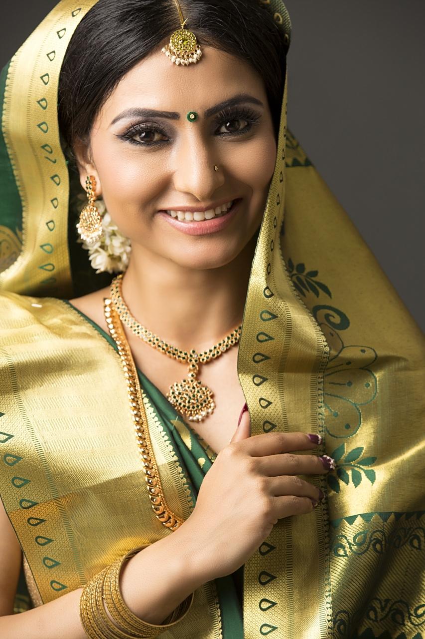 印度是一个拥有丰富文化、多样民族和复杂社会结构的国家，生活方式因地区、阶层、宗教