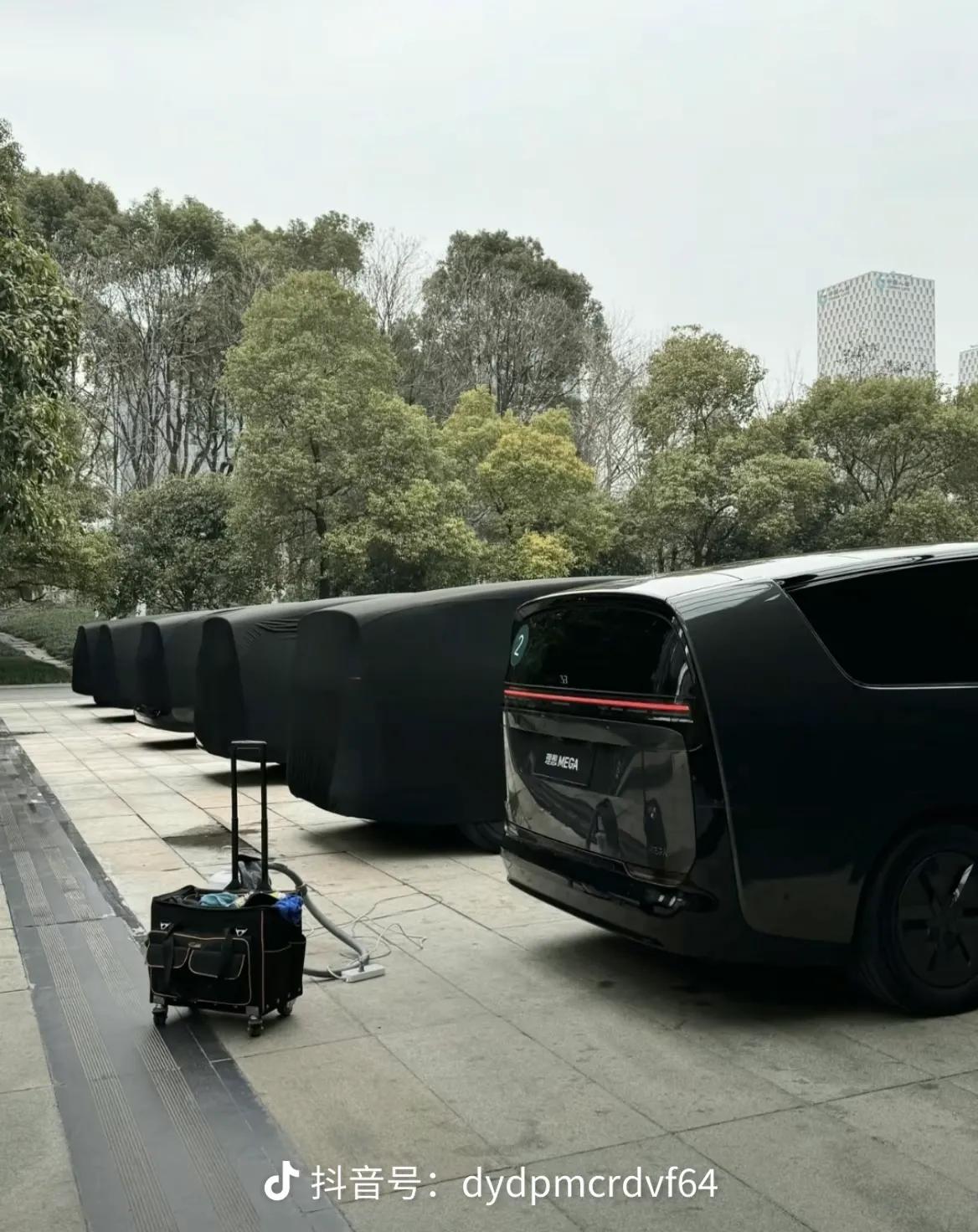 比亚迪成就梦想，理想MEGA升官发财？
喷子们要哭了，比亚迪谐音不好，理想MEG