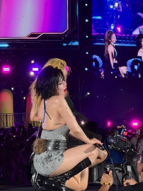 亲爱的AING们，真的非常抱歉！今晚澳门音乐节的舞台上，我没能坚持到最后，让大家