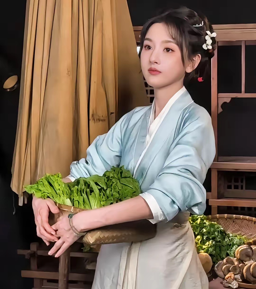 发现一个有意思的事儿，就是《司宫令》这部号称S+级的古装大剧，是宋祖儿和丁禹兮主