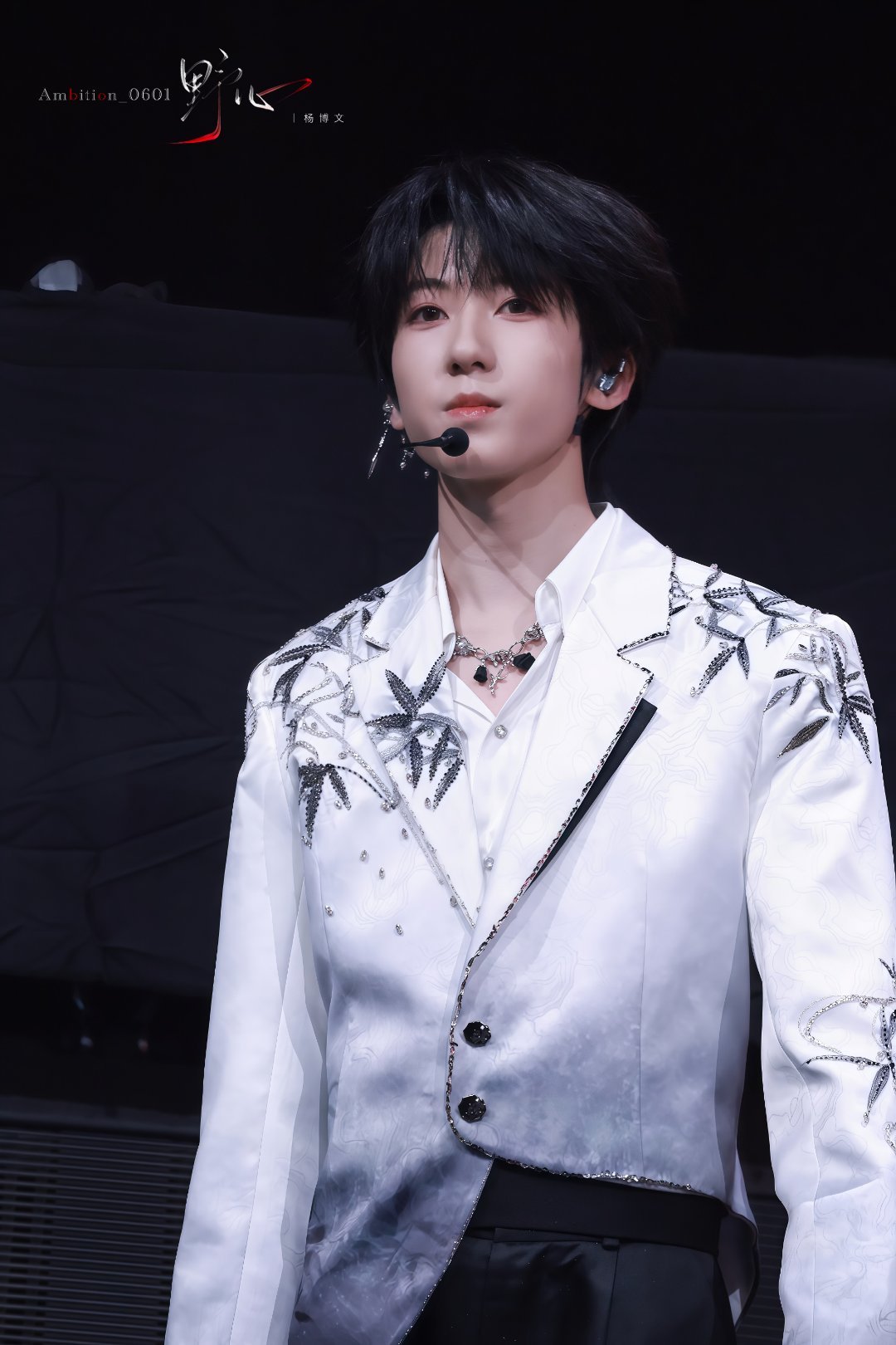 杨博文YBW 💓杨博文 四代唯一c位队长 💕杨博文周扬百无聊赖“𝑀𝑎𝑦
