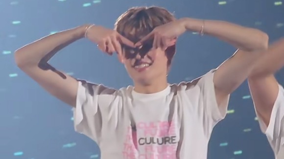 我宝贝抽中奖很开心，来了好多次泡泡收获了好多张自拍的我也很开心🥳Good ni