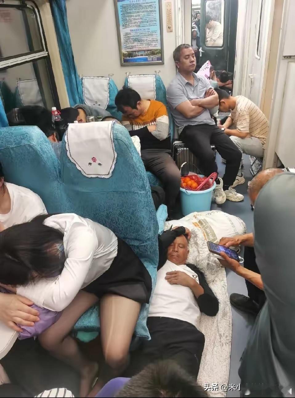 绿皮火车是这样的，你怕了没。。。 ​​​
