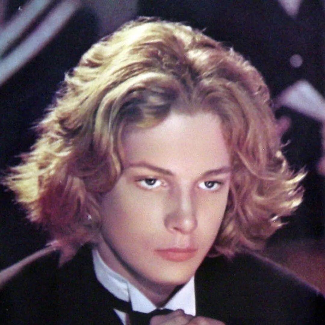 饰演由卢奇诺·维斯孔蒂执导并改编自托马斯·曼小说《魂断威尼斯》的同名电影中的14