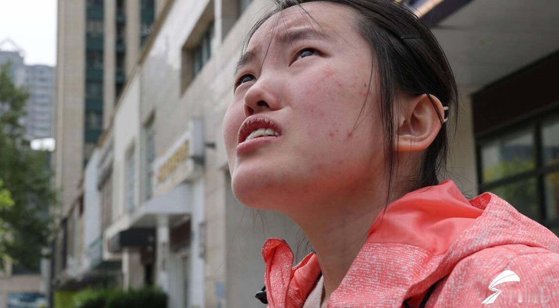 这则消息让无数人泪湿眼眶！19 岁的湘潭大学大二女生杨焕杰，开学第二天接到姐姐的
