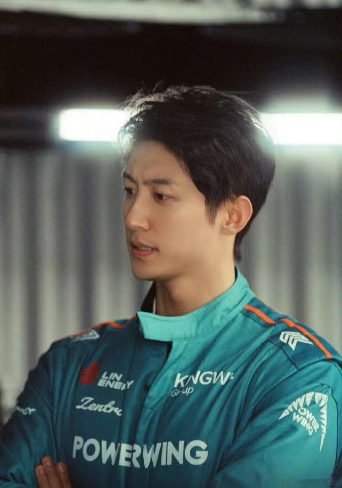 黄景瑜破次元同框梦幻同框来袭！黄景瑜与林臻东原型相遇，打破影视与现实边界，赛场之