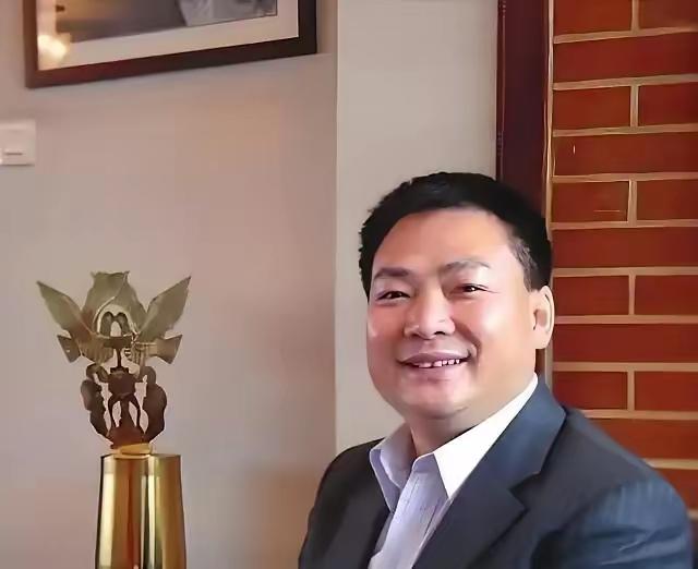 谭鱼头创始人谭长安，堪称中国最惨企业家之一。被朋友坑、被弟弟坑、被资本坑，上百亿