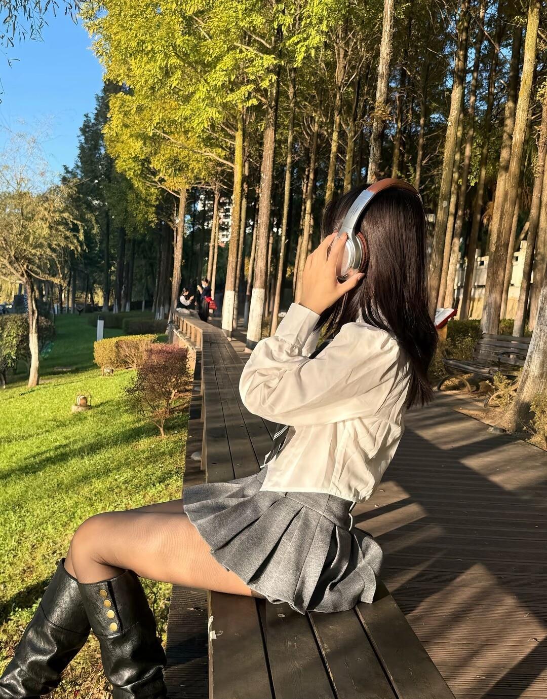 爱拍照的女生到底有多迷人呢?