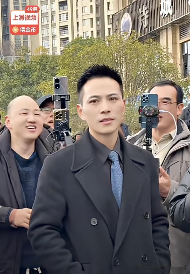 索图一定不要弄丢小眼妹，繁花过后都是孤单。穷在闹市无人问，富在深山有远亲。

人
