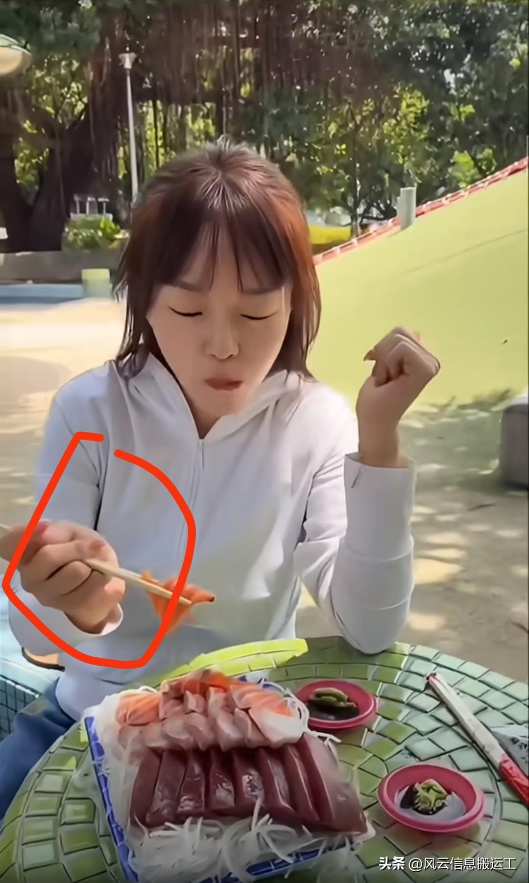 一台湾网红因为“握筷子的姿势太丑”，而被台湾省人大骂！