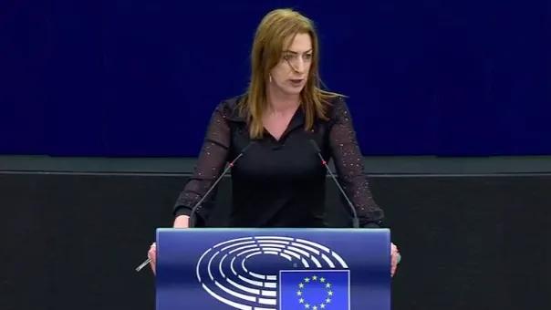 欧洲议会爱尔兰议员克莱尔·戴利表示，美国政府费尽心机损害欧盟、中国、俄罗斯以及其