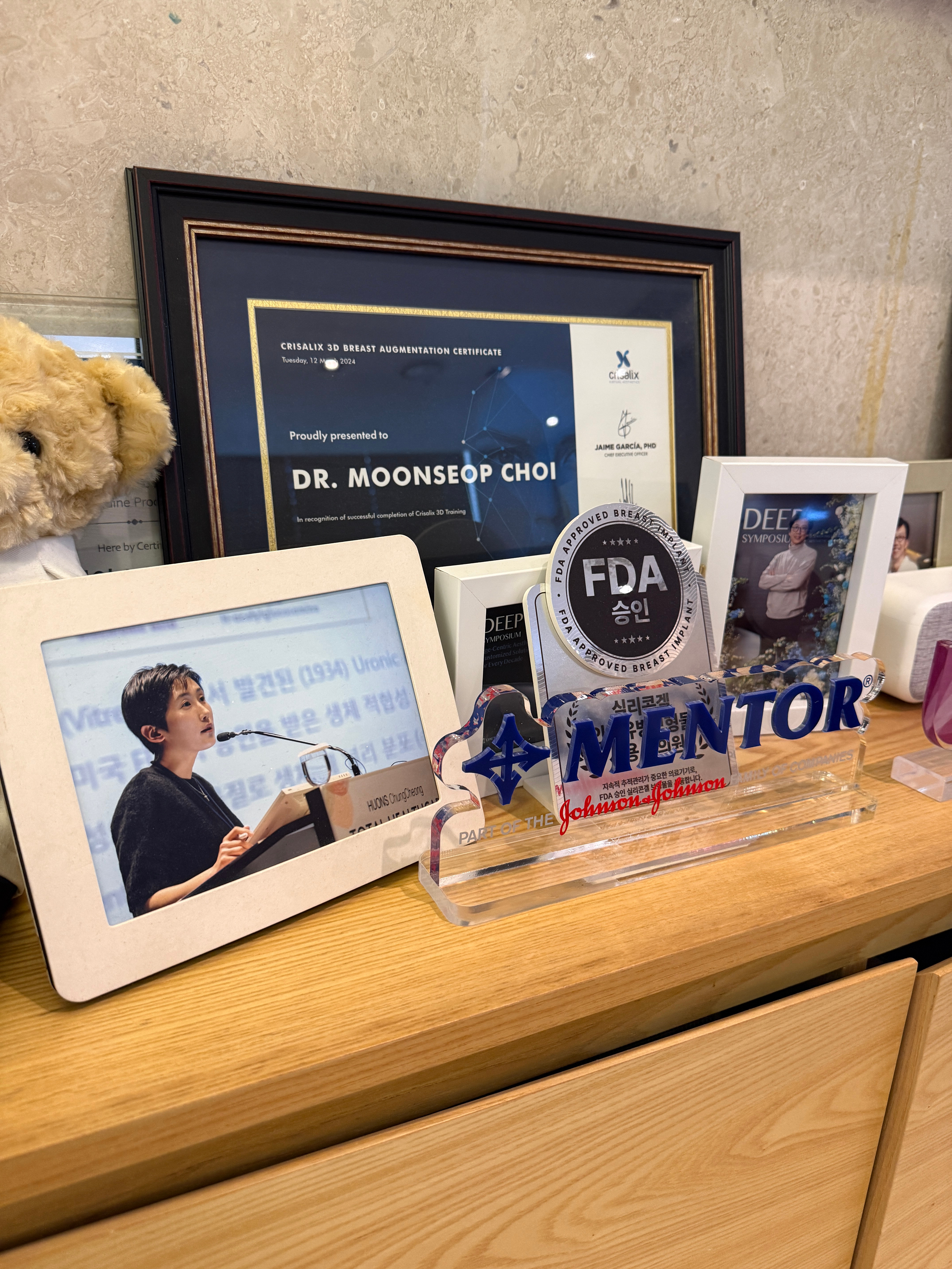 这个院长挺有意思啊，别家都疯狂推motiva ，只有他推曼托和韩产，原因是手感好