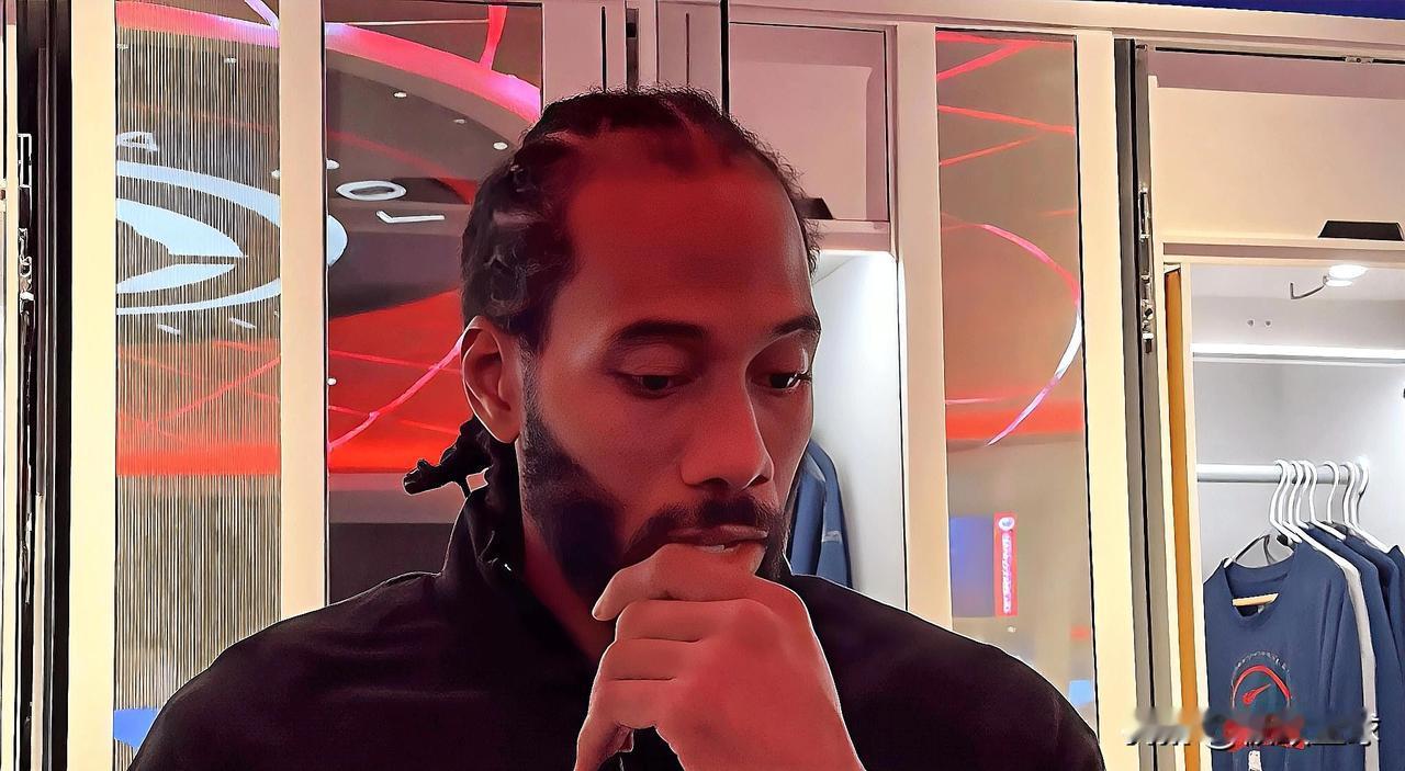 快船超级巨星小卡真有担当啊！

近日，小卡接受了记者采访，记者问道：“祖巴茨刚刚