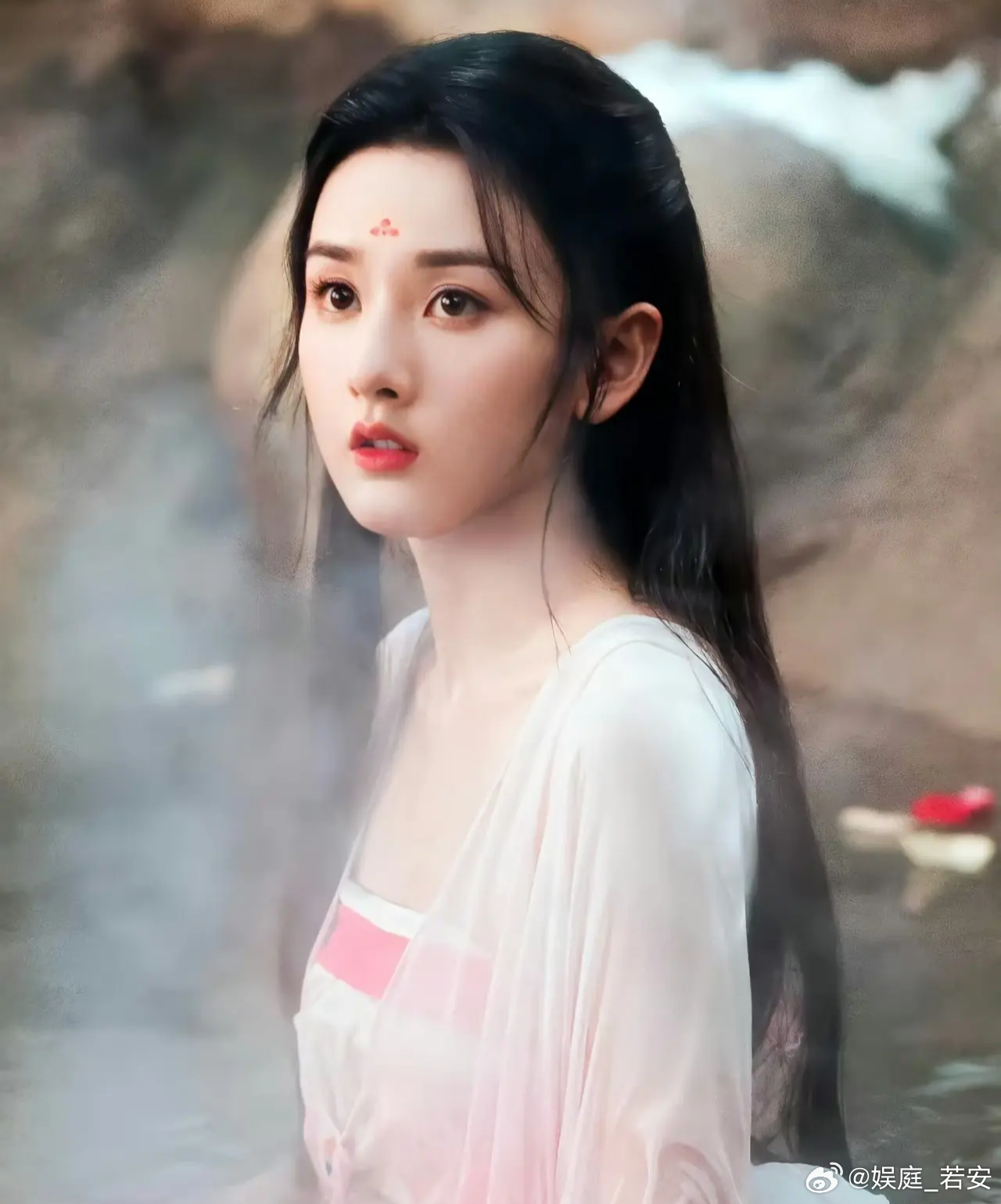 疑似宋祖儿小号疑似宋祖儿小号被扒，该账号内容与宋祖儿行程高度重合，是阮经天大粉，