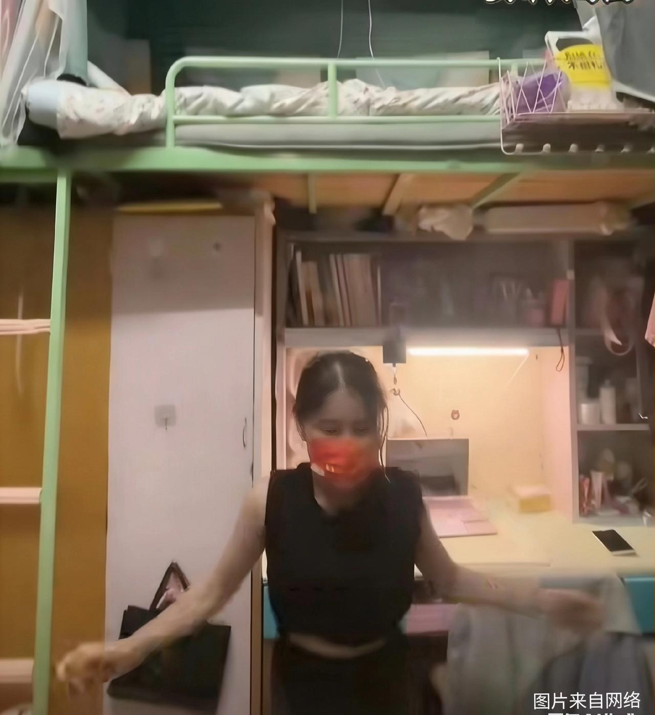 最近，河南郑州一个19岁女生从宿舍上铺床上跳下，突然右下腹痛、面色苍白，送到医院