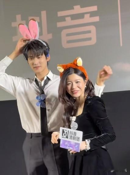 救命！
陈妍希这状态
是吃了“防腐剂”还是喝了“快乐水”？

明明已是孩子妈，和