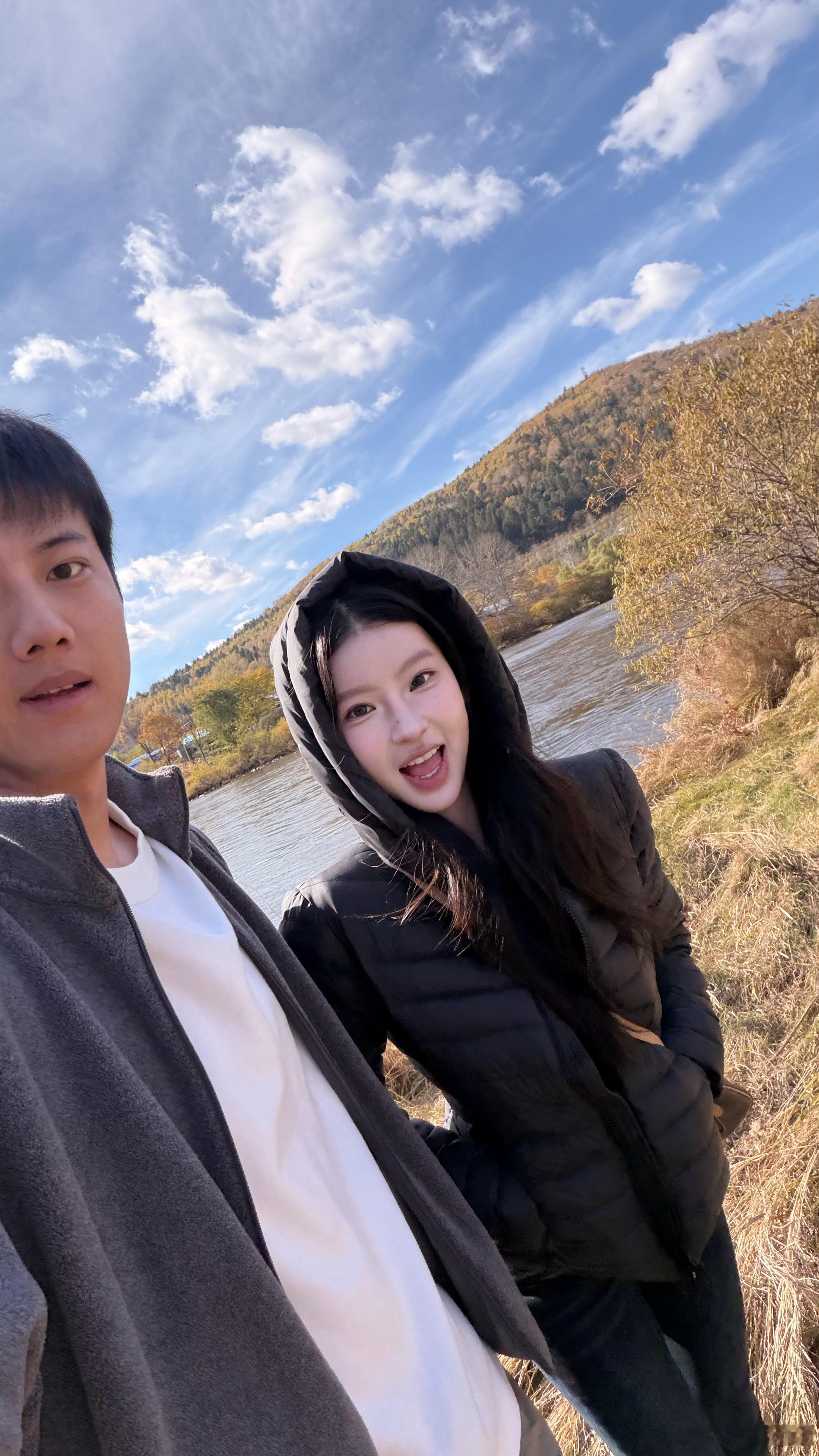 这件羽绒服！！你们可以看我的详情页穿了多少次搭了多少套哈哈哈哈哈，如果开冬一定要