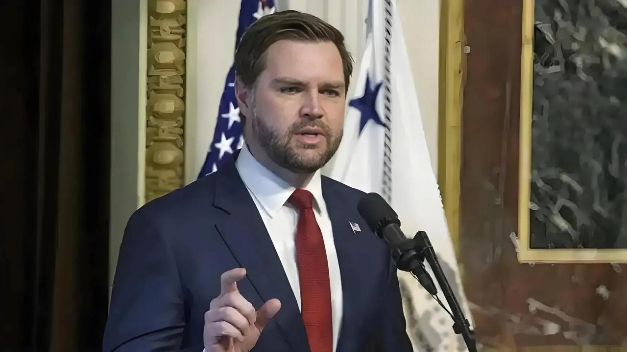 美国副总统做出了正确表态。

美国副总统万斯周日表示，美国不会因中国与俄罗斯的贸