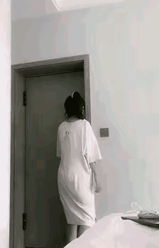 说着好好的聊聊天，你大白天的关门做什么？难不成要打我。[捂脸][捂脸][捂脸]