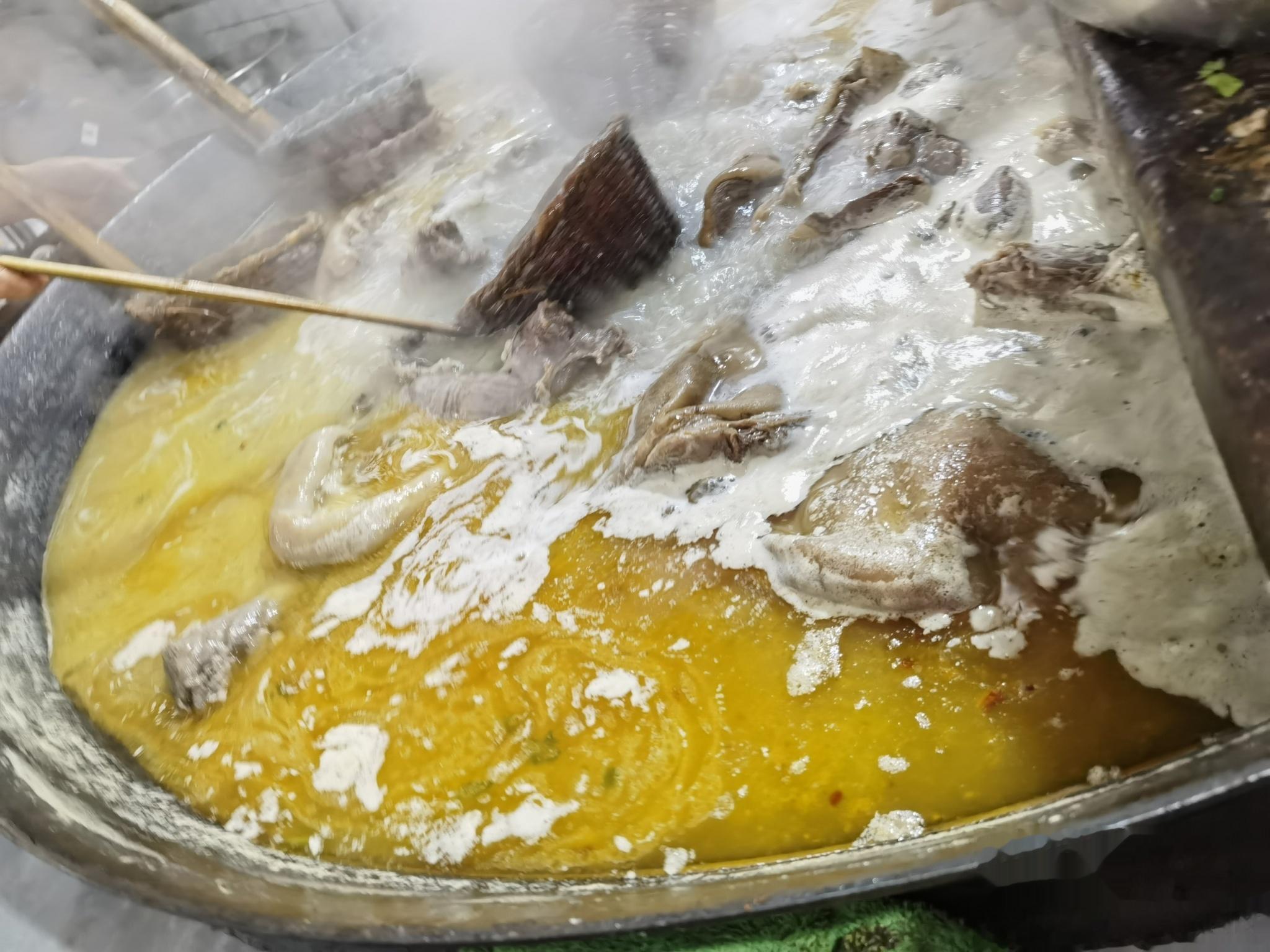 遵义羊杂粉 没办法我就好这口[耶][耶][耶]一大早来遵义吃碗羊杂米粉，真的是太