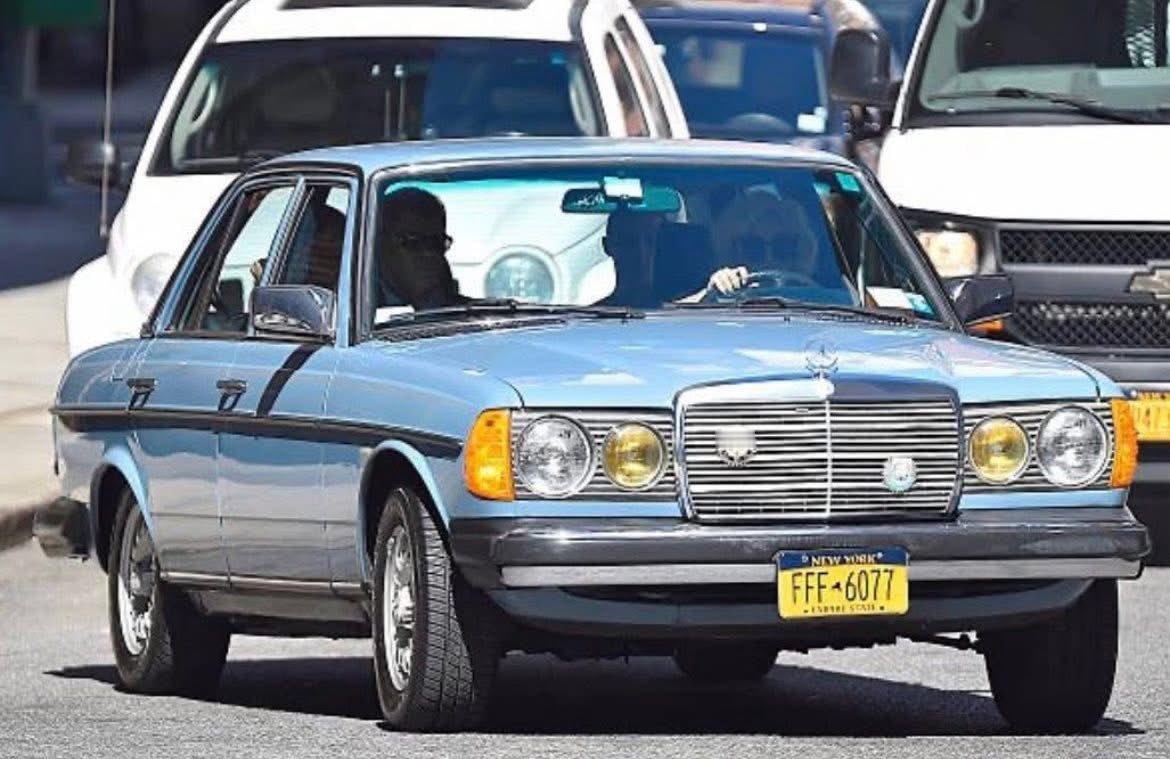 Lady Gaga的1983款奔驰W123 300D 