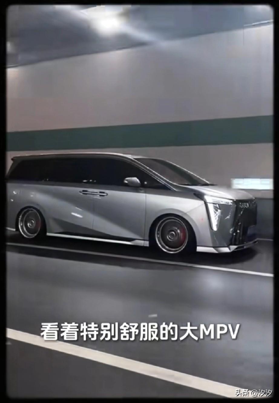 大家今年春节有没有发现？
走在高速路上的mpv越来越多了，
这可不是一个个别现象