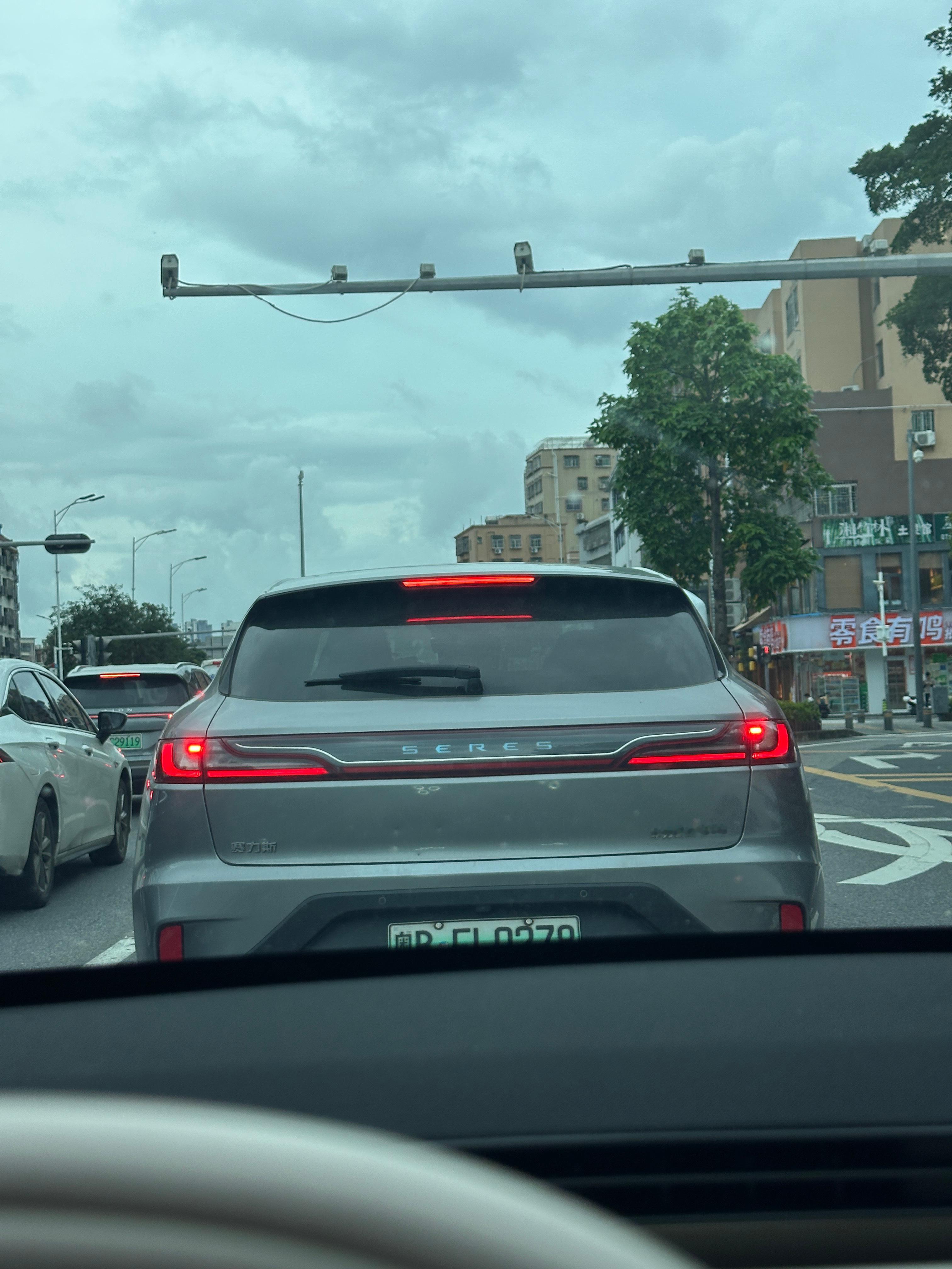 很多朋友没见过的真赛力斯[馋嘴]而且直接叫华为，这你受得了吗？  ​​​