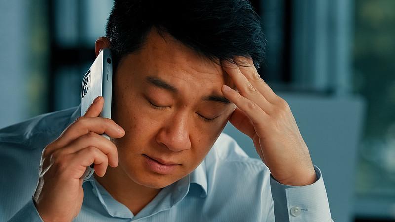 逾期催收电话到底要不要接？我就一句话：得接，但不能傻接。
一天被打几十个催收电话