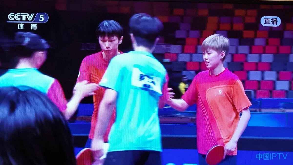 近日，四川小将夏志芃、高雨欣在乒乓球U18混合双打赛场拿下首枚金牌，成为众人目光