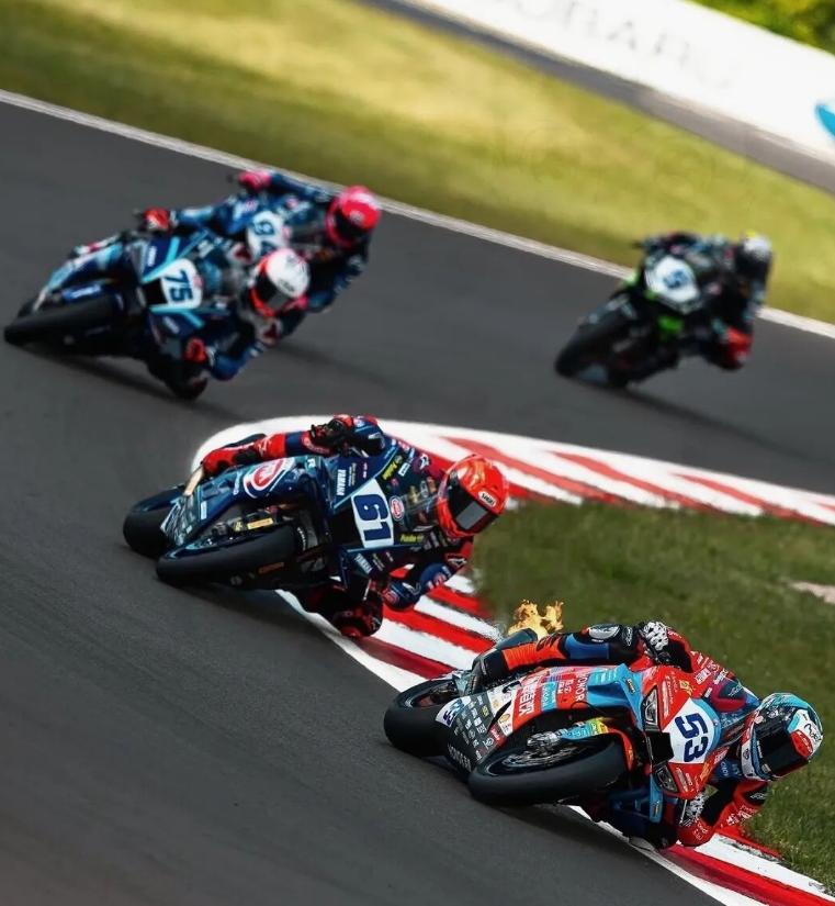 夏休结束 WSBK 终于重启，法国马尼库尔这站看点真的拉满，本来不少人盼着三台张