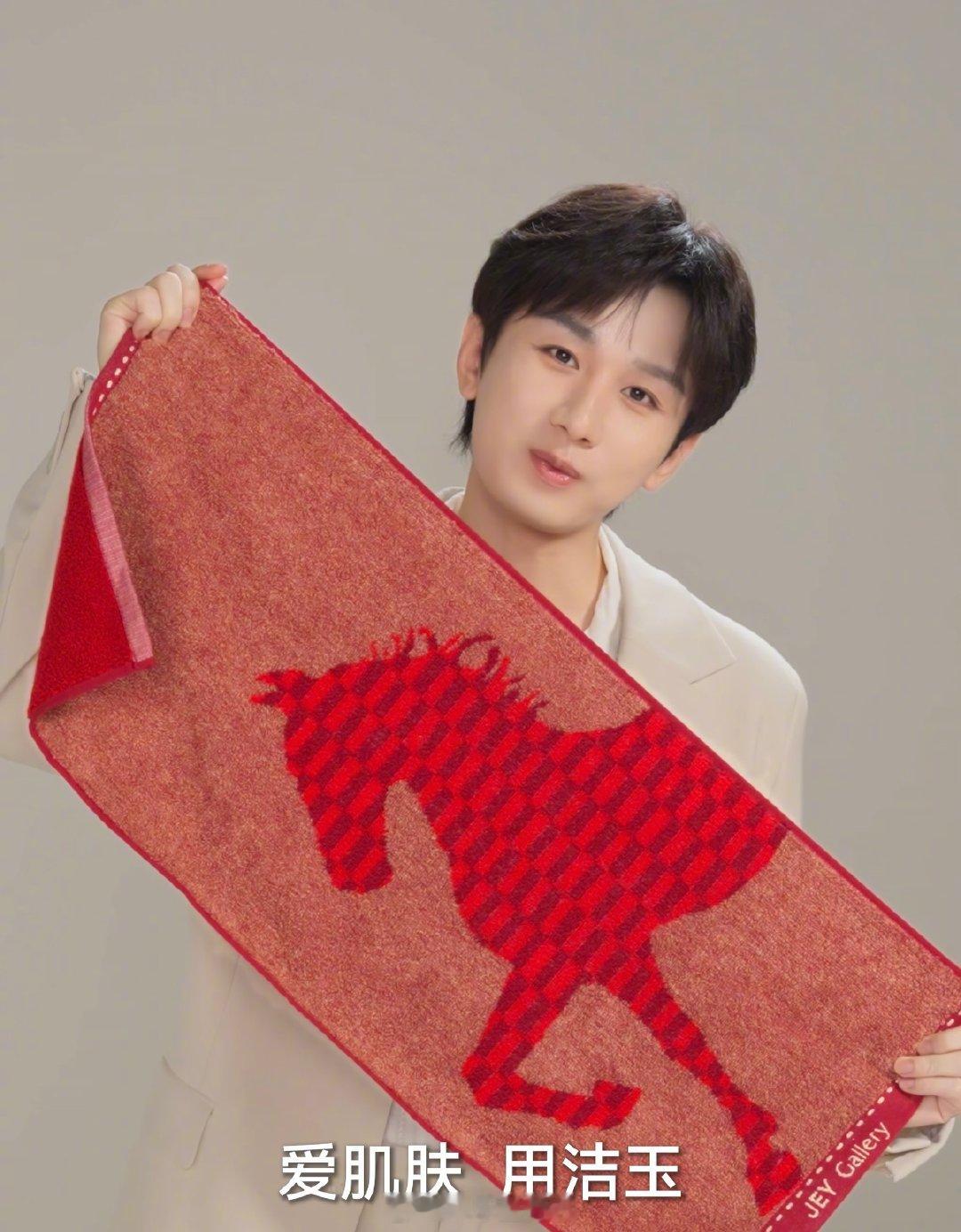 新年愿望接龙：马上上岸、马上暴富、马上瘦十斤、马上好好睡觉。已率先打样“马上幸运