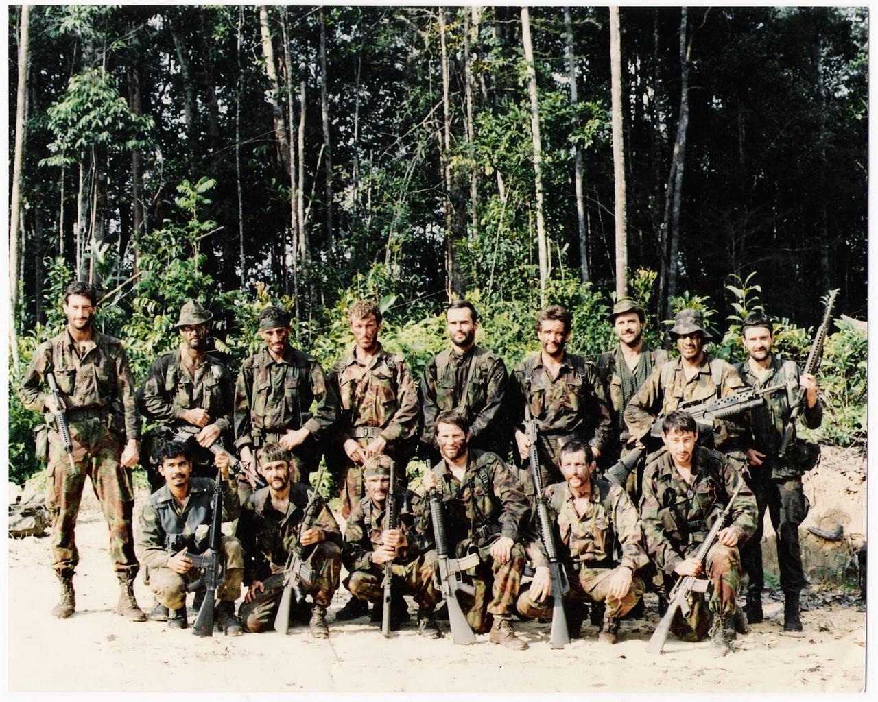 1988年在波罗洲进行丛林战训练的英国和澳大利亚SAS，使用的都是C7