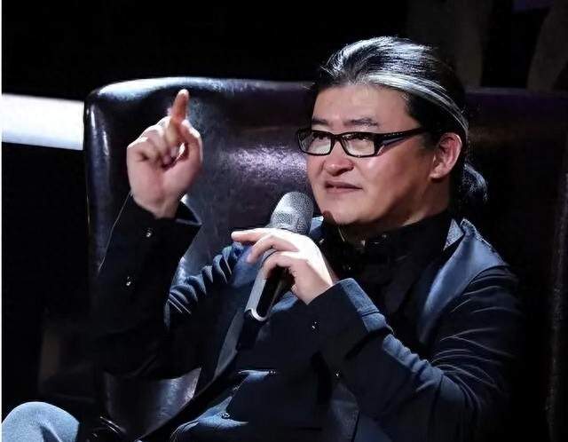 刘欢这病为啥叫“不死癌症”？大腿根疼的人，赶紧自查这4点