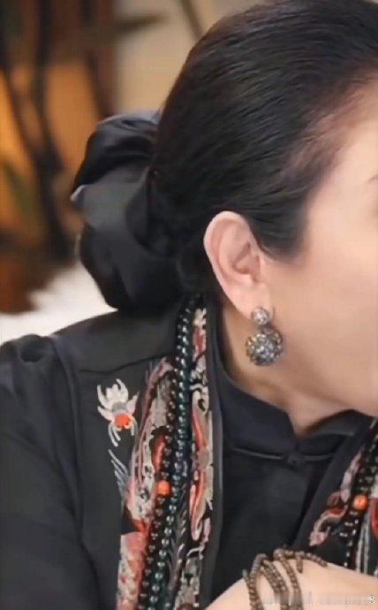 向佐谈被向华强前妻抚养两年在娱乐圈这个大舞台上，向佐的名字大家并不陌生。这位功夫