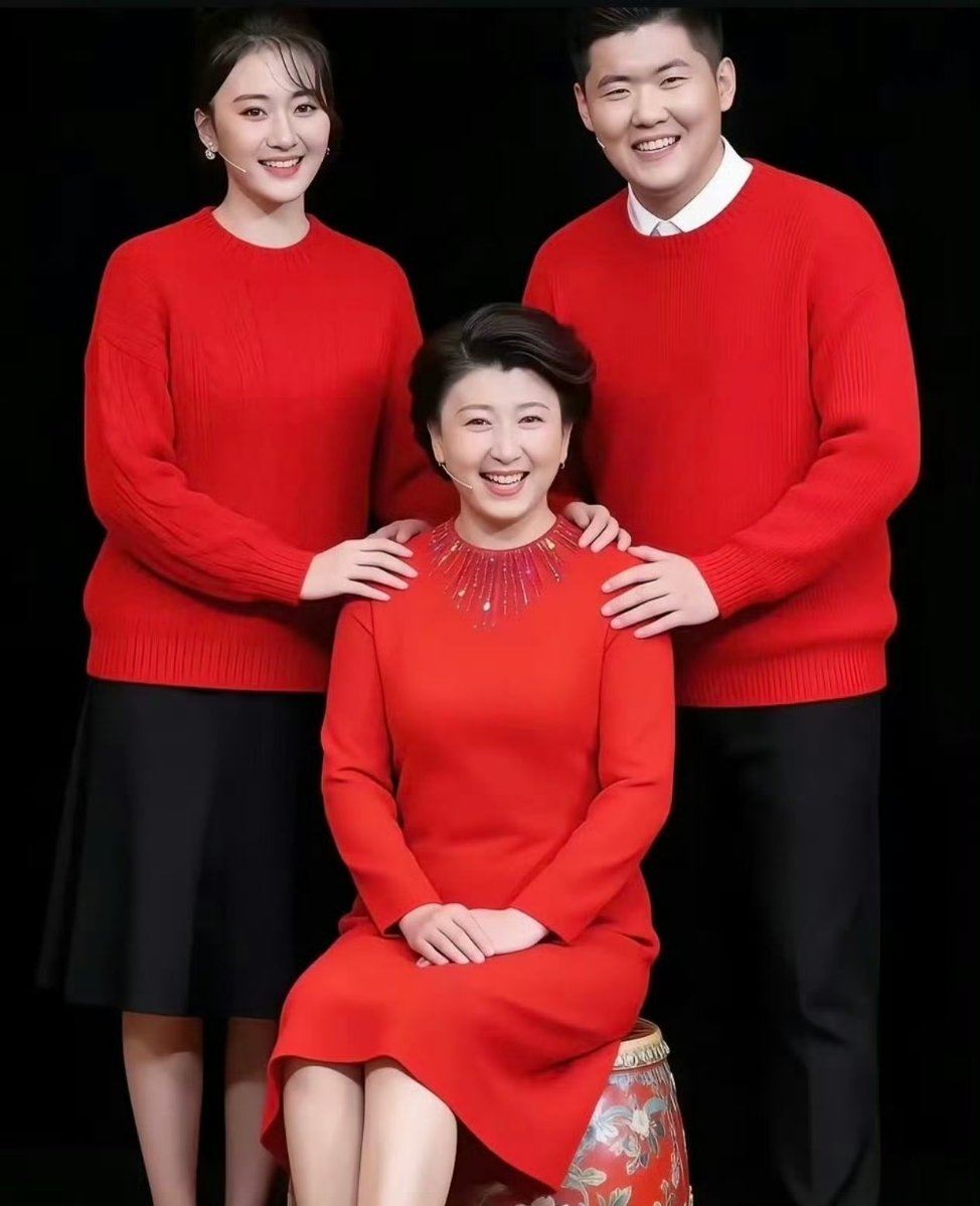 #曝闫学晶三位亲属都在中戏##闫学晶# 闫学晶这也算是演艺世家了！！ 