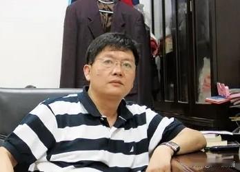 这是为了学生们着想吗？都这个时候了，冯玮教授还建议家长们要把孩子送到日本去留学，