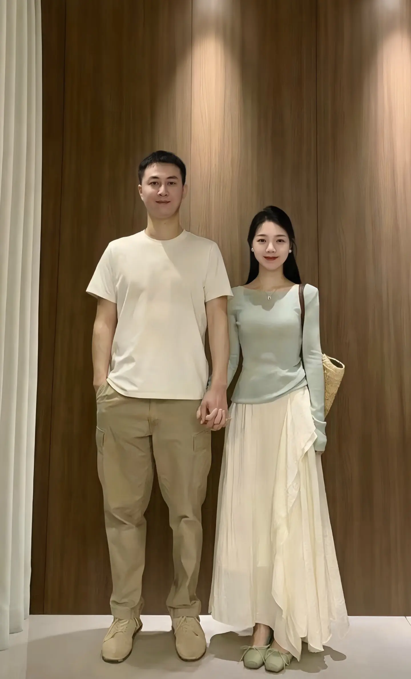 早春穿搭 温柔风穿搭 开春搭配 打开春季罩衫穿搭思路 今日穿搭look