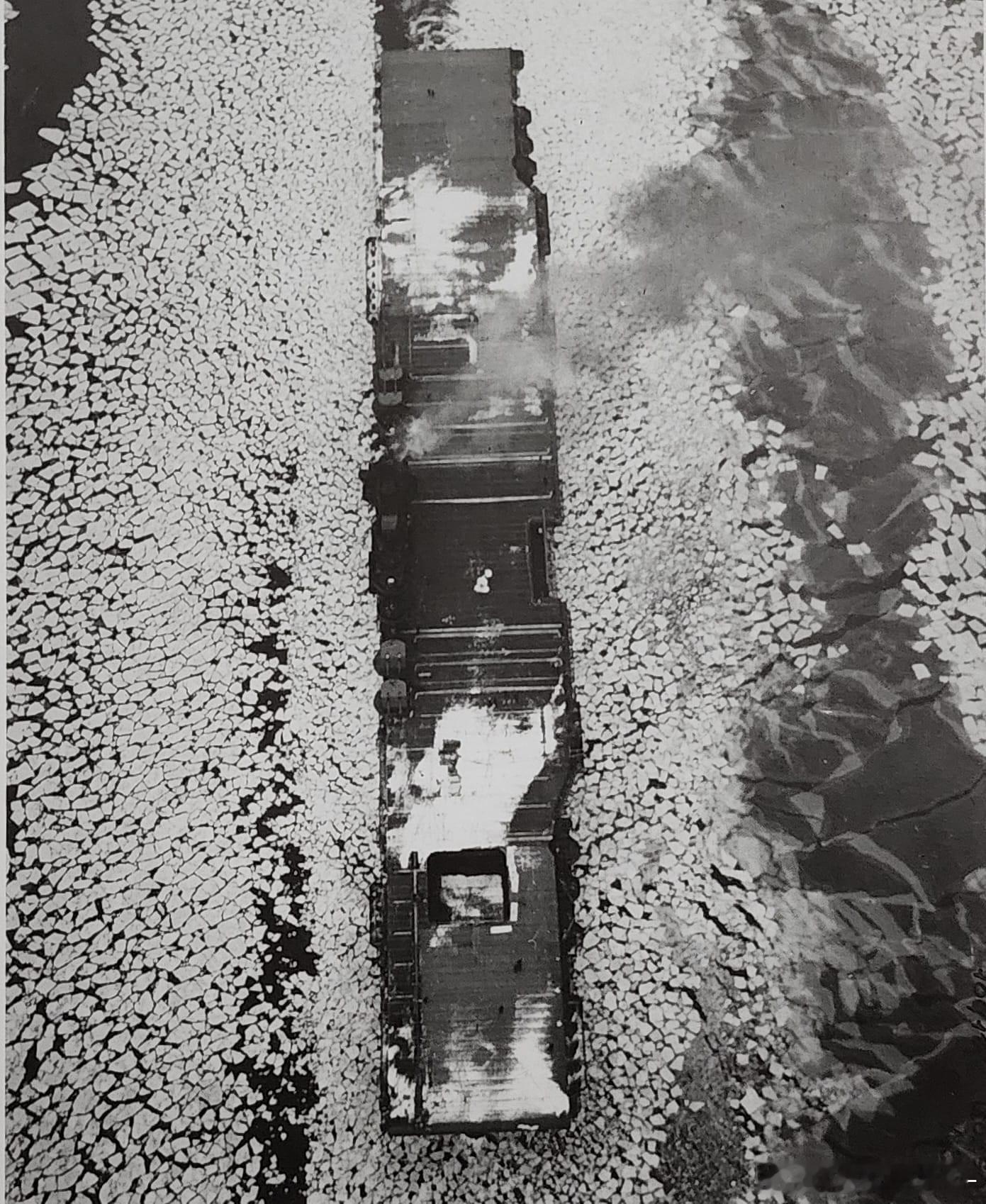 离开纽约准备加入现役的列克星敦号航母，摄于1943年2月17日。可见甲板上还有积