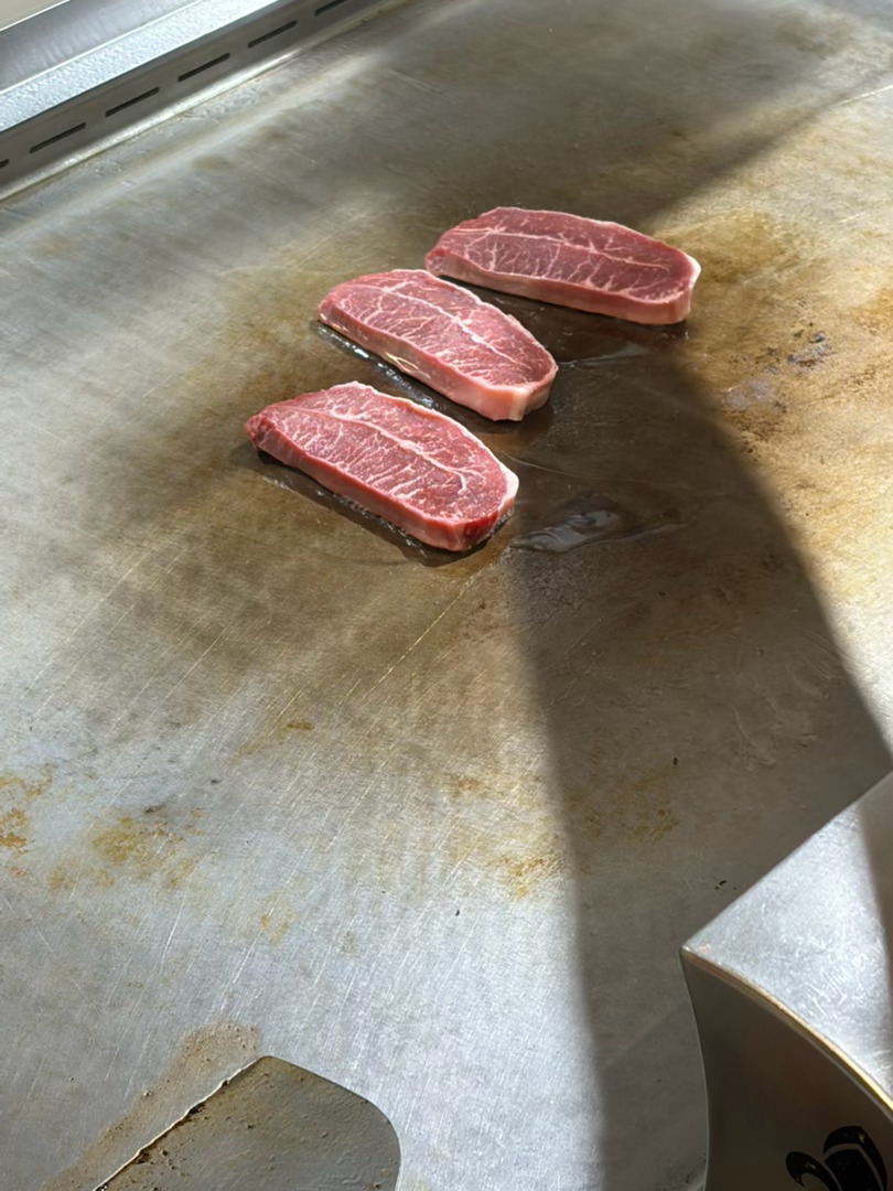 现在超市买完牛排竟然可以现场煎。 