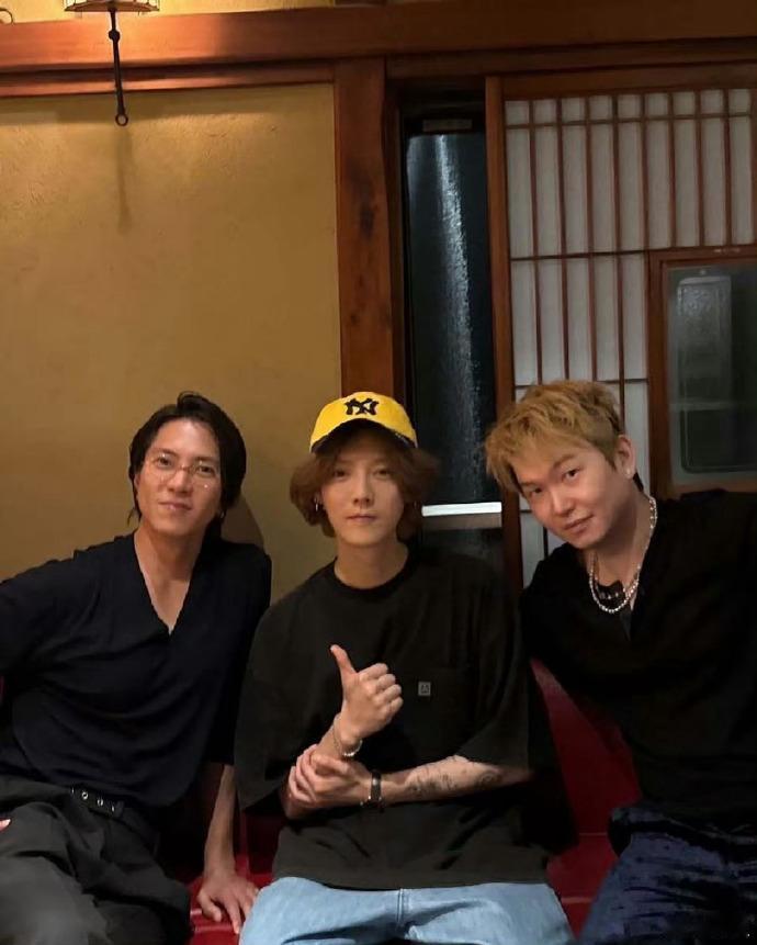 WOC！鹿晗ins晒与山下智久合照，这下鹿晗真追星成功了
鹿晗山下智久合照鹿晗i