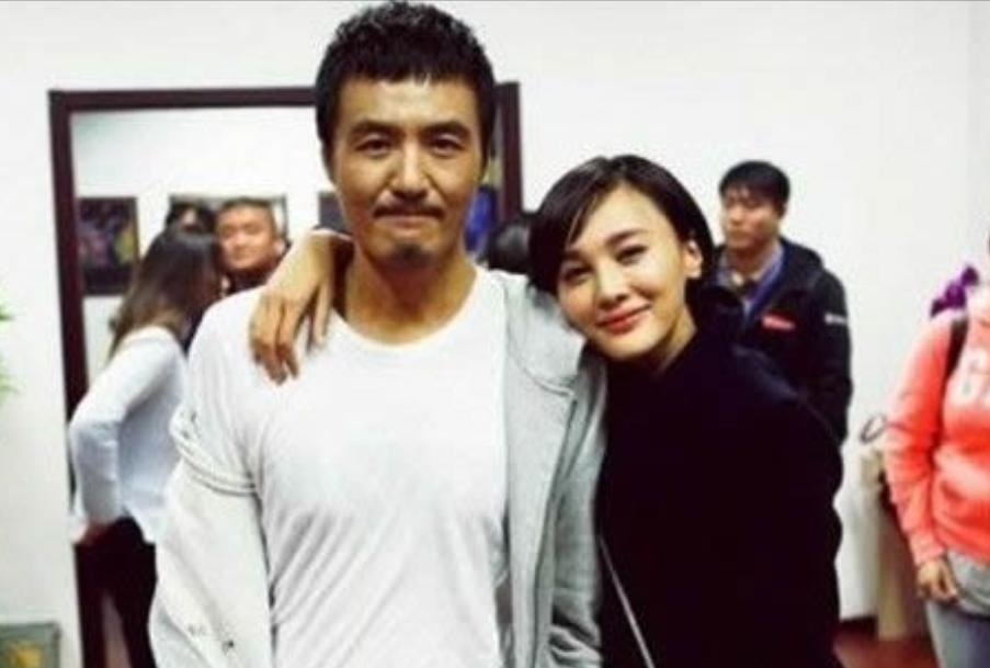 2006年，朴树让妻子吴晓敏下楼买一包烟，左等右等都不回来，朴树也没给妻子打电话